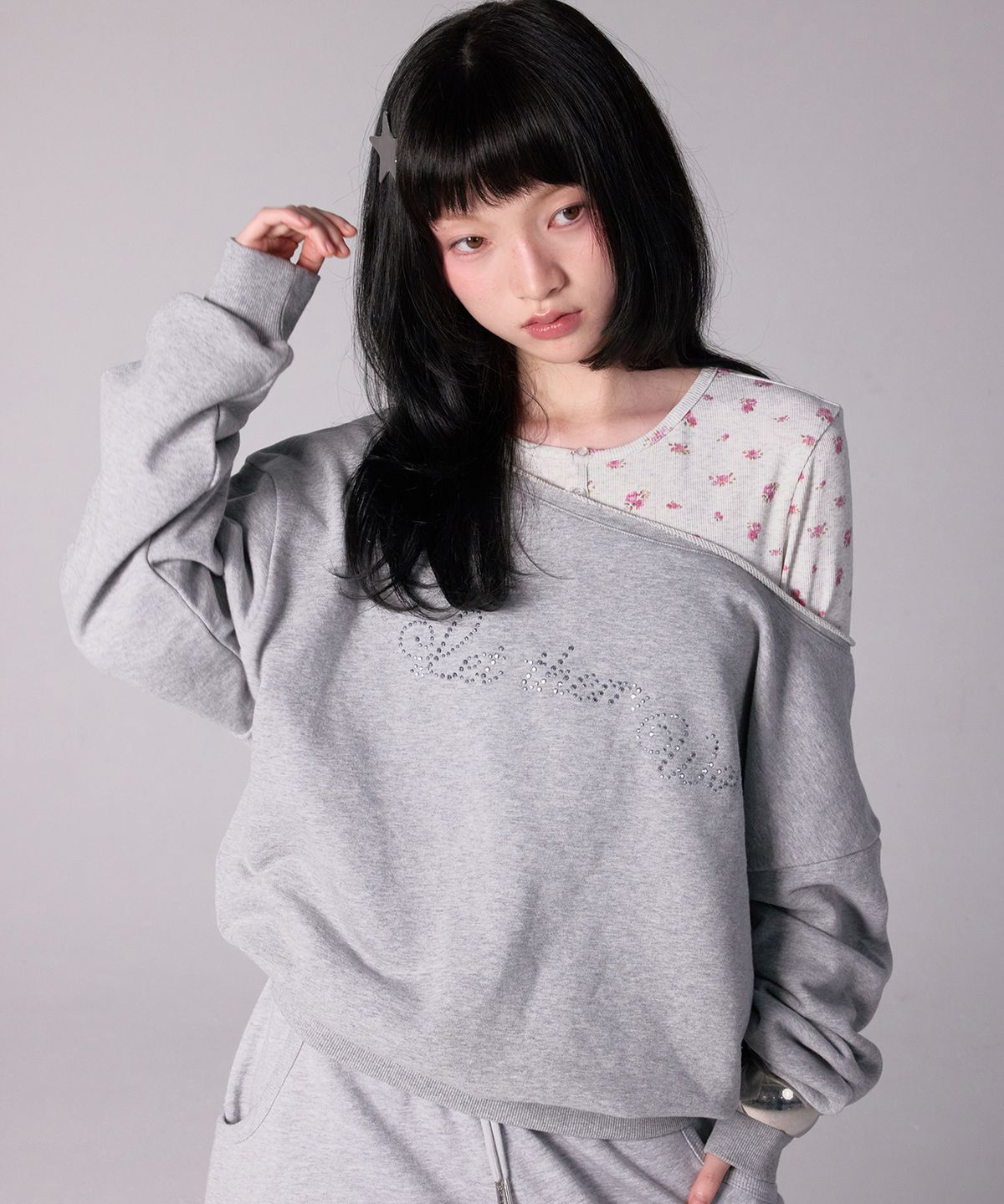 유희(YOUHEE) HOTFIX OFF-SHOULDER SWEAT SHIRTS_MELANGE GREY