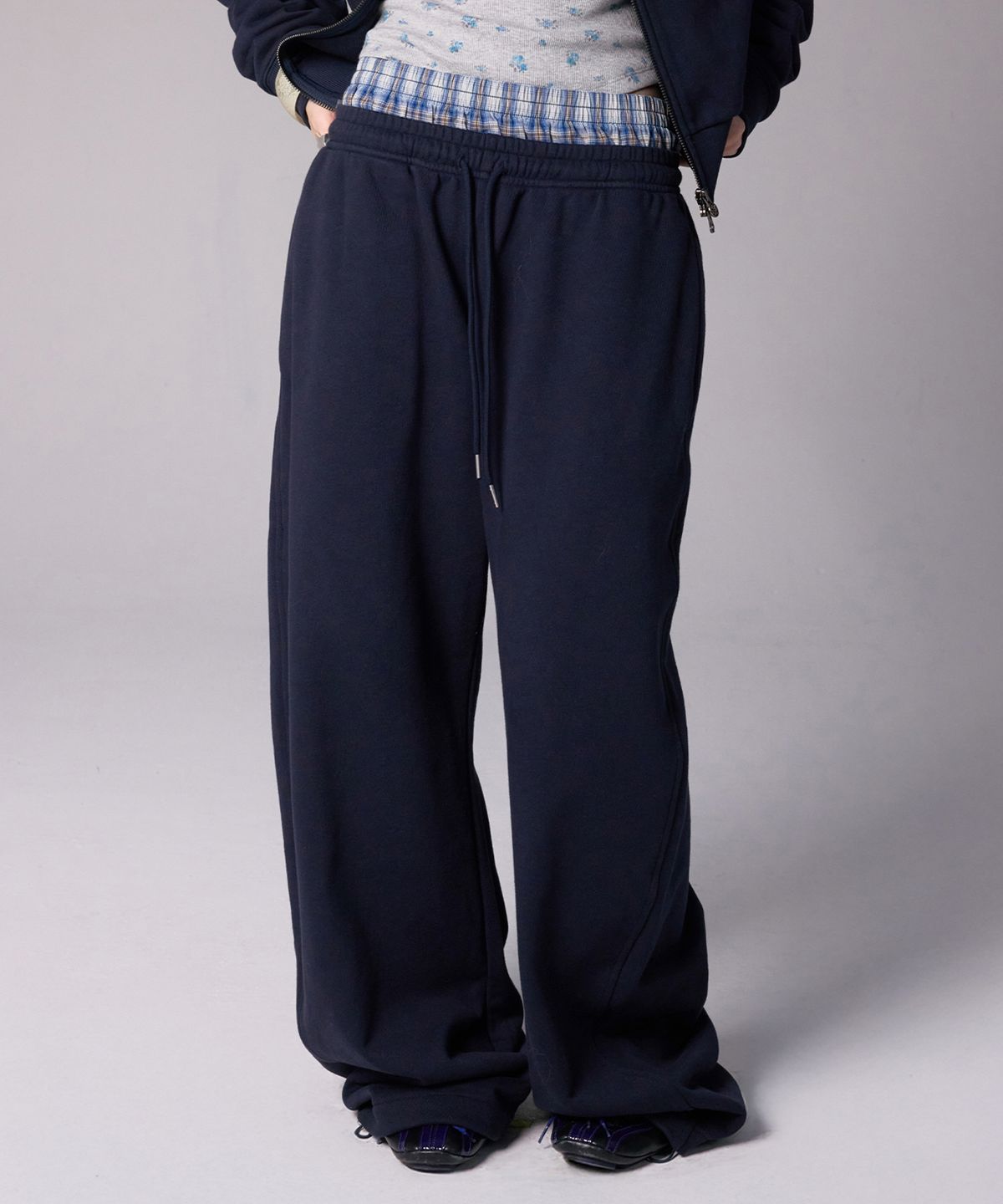 유희(YOUHEE) CHECK YH LAYERED SWEATPANTS_NAVY