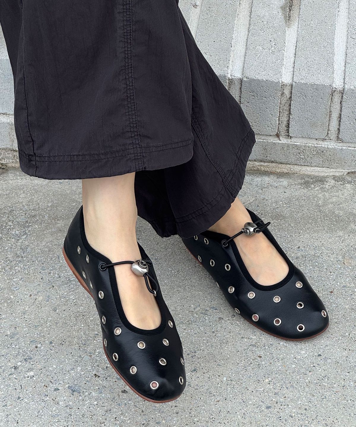 아카이브앱크(ARCHIVEPKE) Luv string eyelet flats(Deep sleep)_OK1DX26203BLK