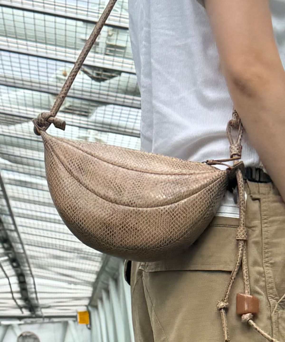 아카이브앱크(ARCHIVEPKE) Small fling bag(Python beige)_OVBAX26201PYB