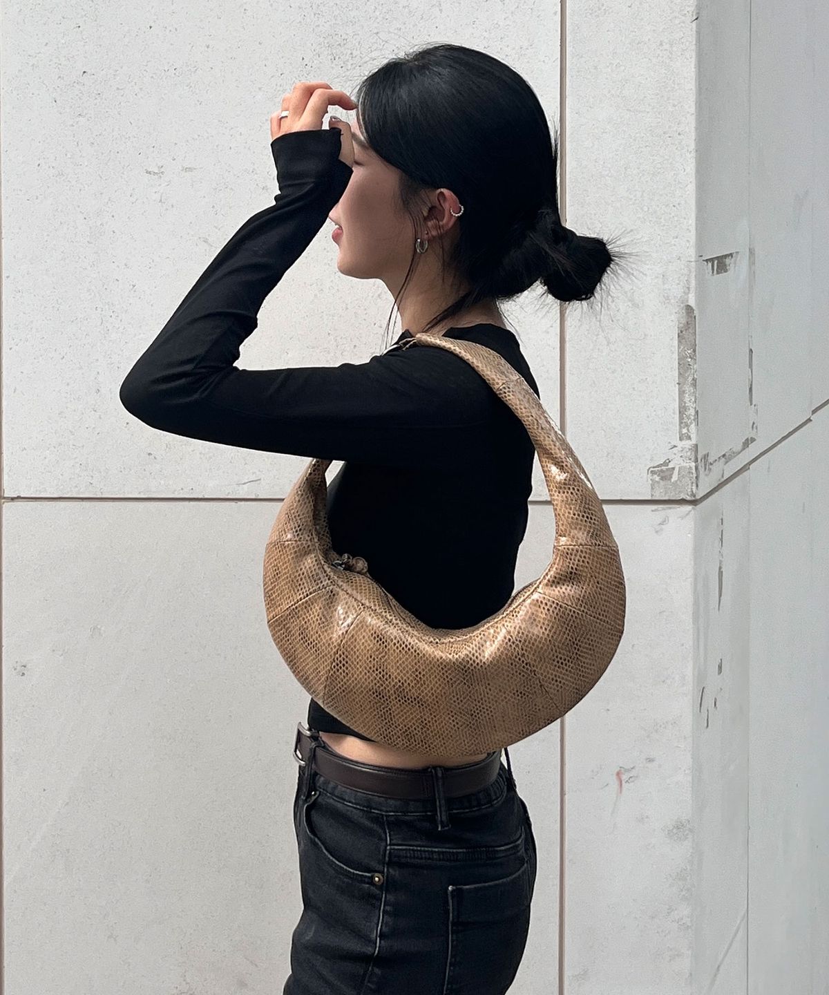 아카이브앱크(ARCHIVEPKE) Small fling hobo bag(Python beige)_OVBAX26255PYB