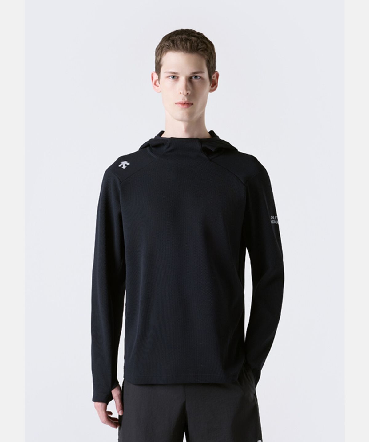 데상트(DESCENTE) 속건 후드 긴팔 티셔츠 블랙 SR323RTL73