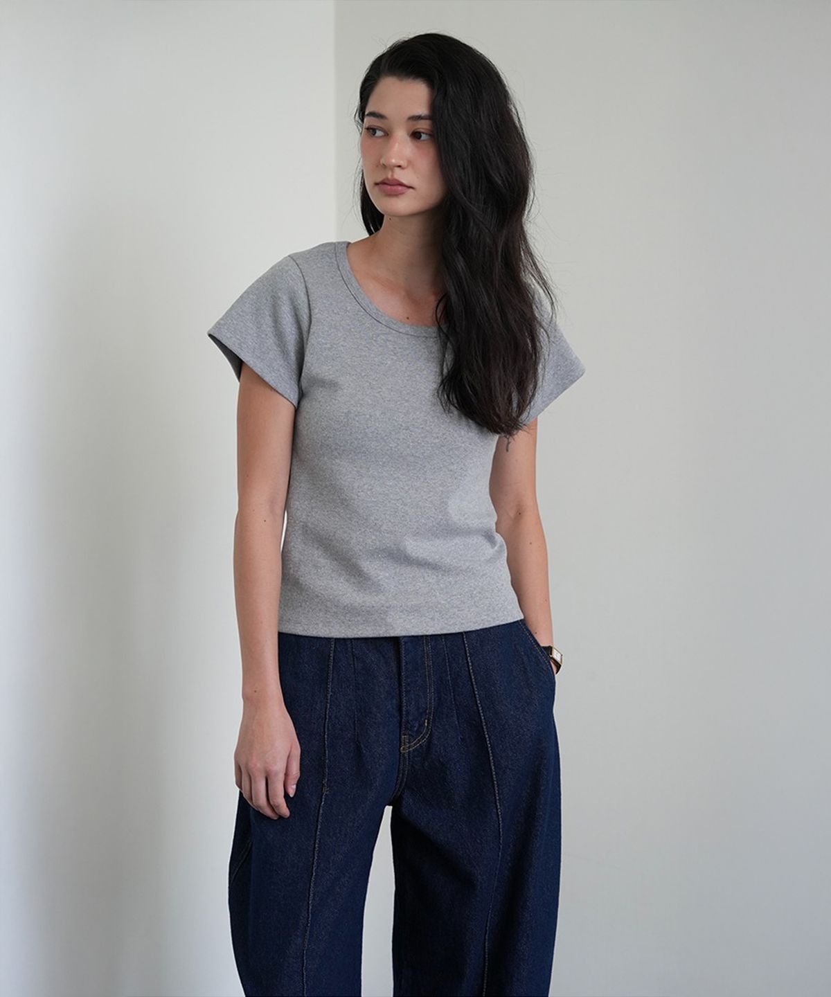 더밀루이(THEMILUI) Penny U-neck T-shirt (Gray)