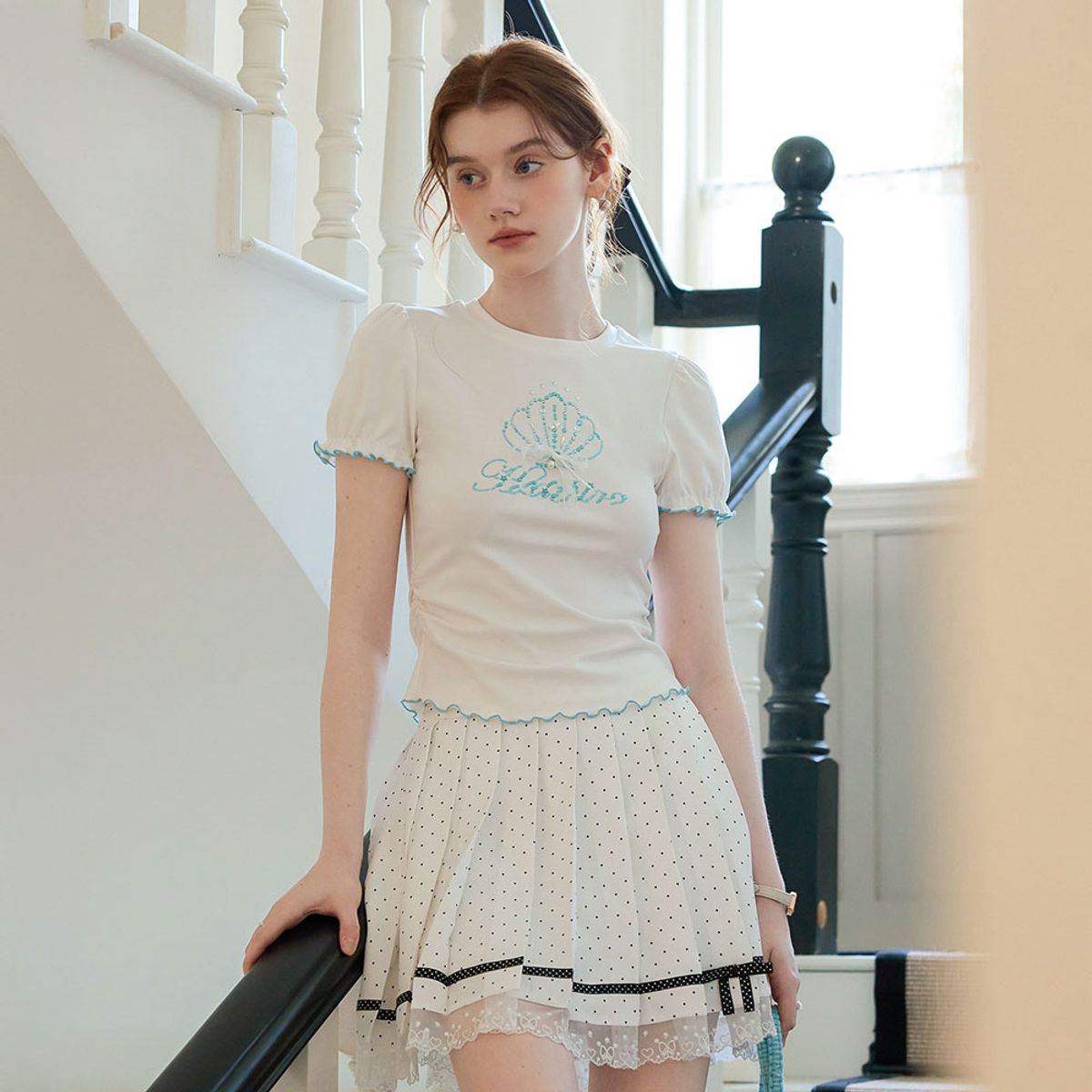 쎄무아듀(CEST MOIDEW) Cest_Seashell rhinestone short sleeve top