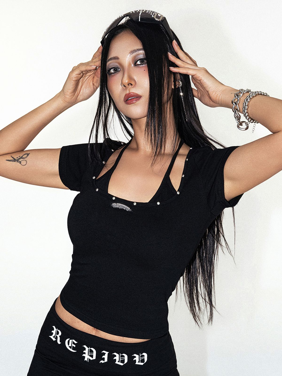 레피브(REPIVV) Burning Bikini T-shirt (Black)