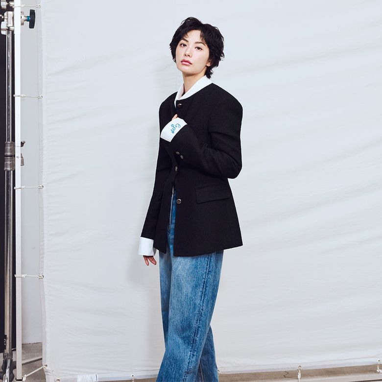 시그니처 쥬얼 버튼 슬림 자켓 EMQ2WJK110