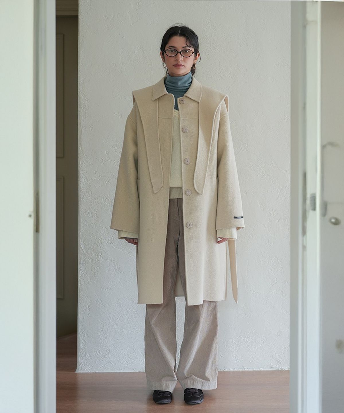 더밀루이(THEMILUI) Koma Cape Hooded Handmade Coat (Ivory)