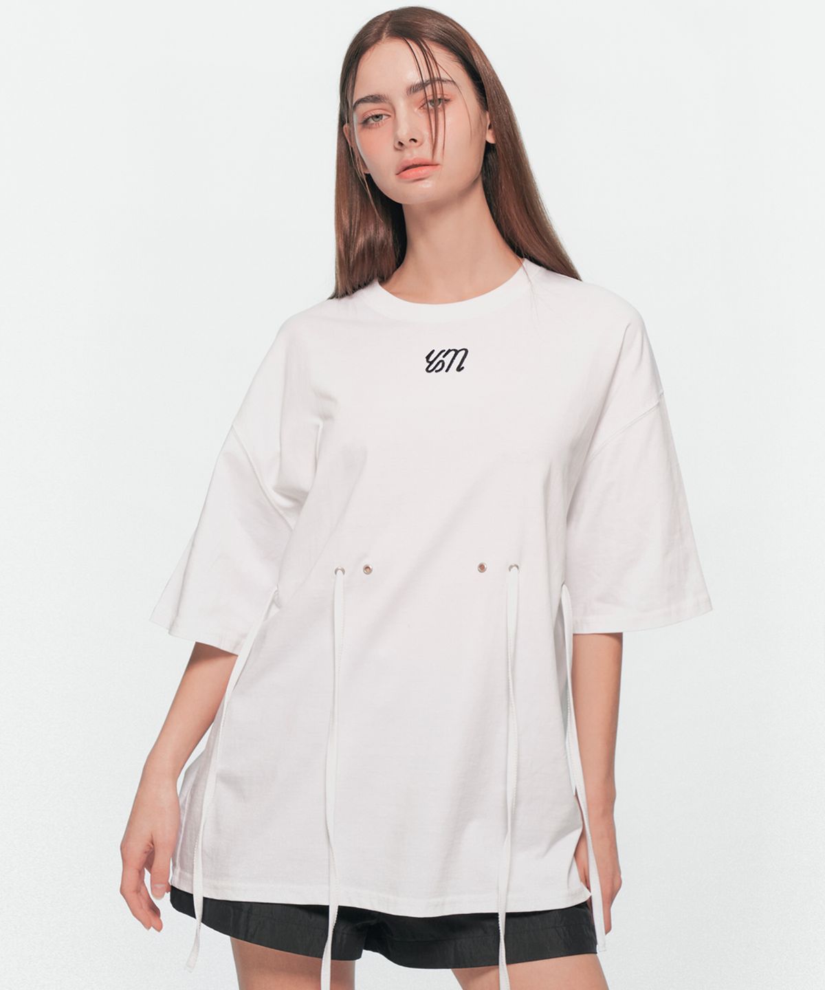 유움(UUM) EYELET STRING T-SHIRT WHITE