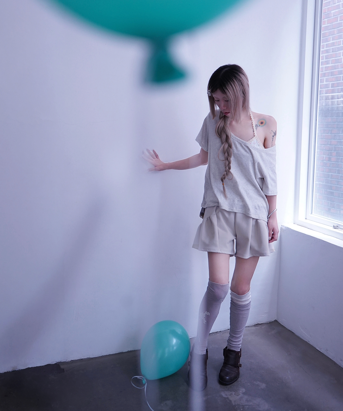이스페이스(EEESPACE) Bloom Frill Shorts (Beige Gray)