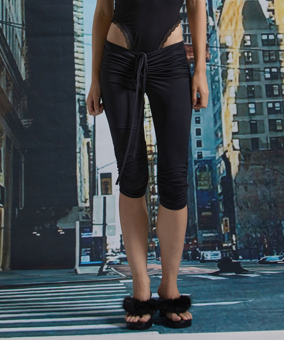 게이트리스(GATELESS) SHIRRING CAPRI PANTS