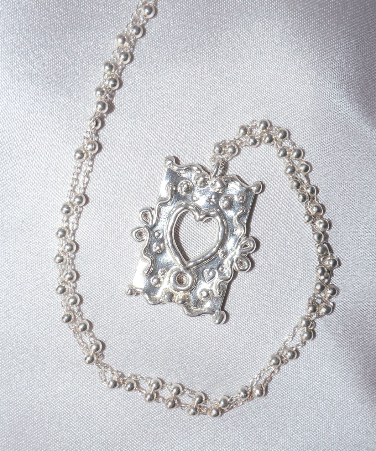 로아시(LOASI) melted heart frame necklace 01