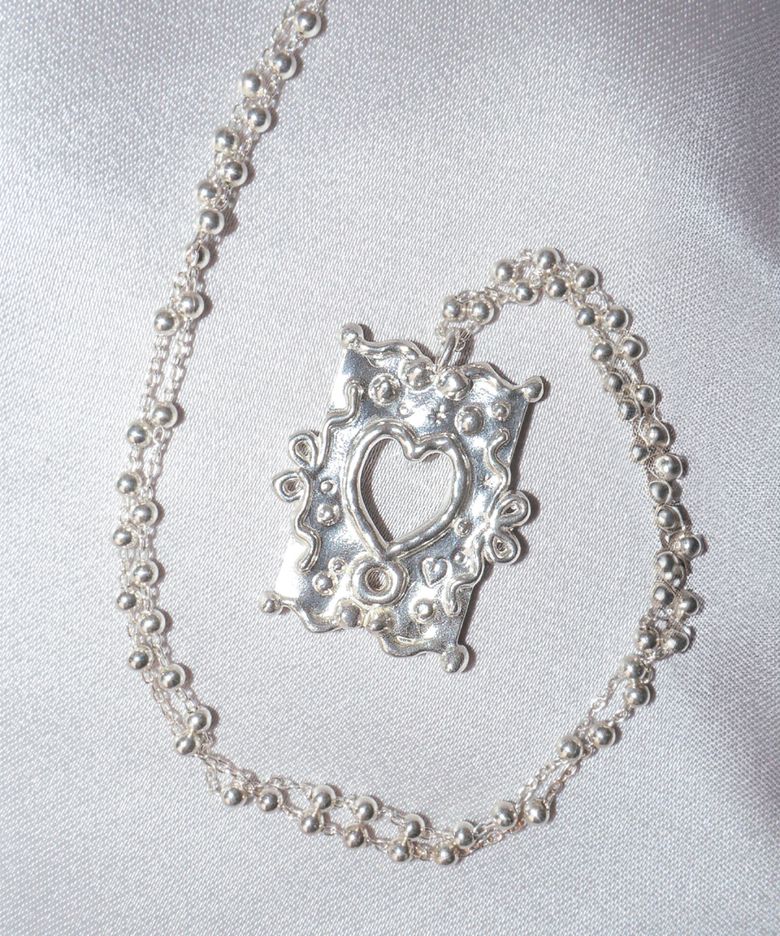 melted heart frame necklace 01