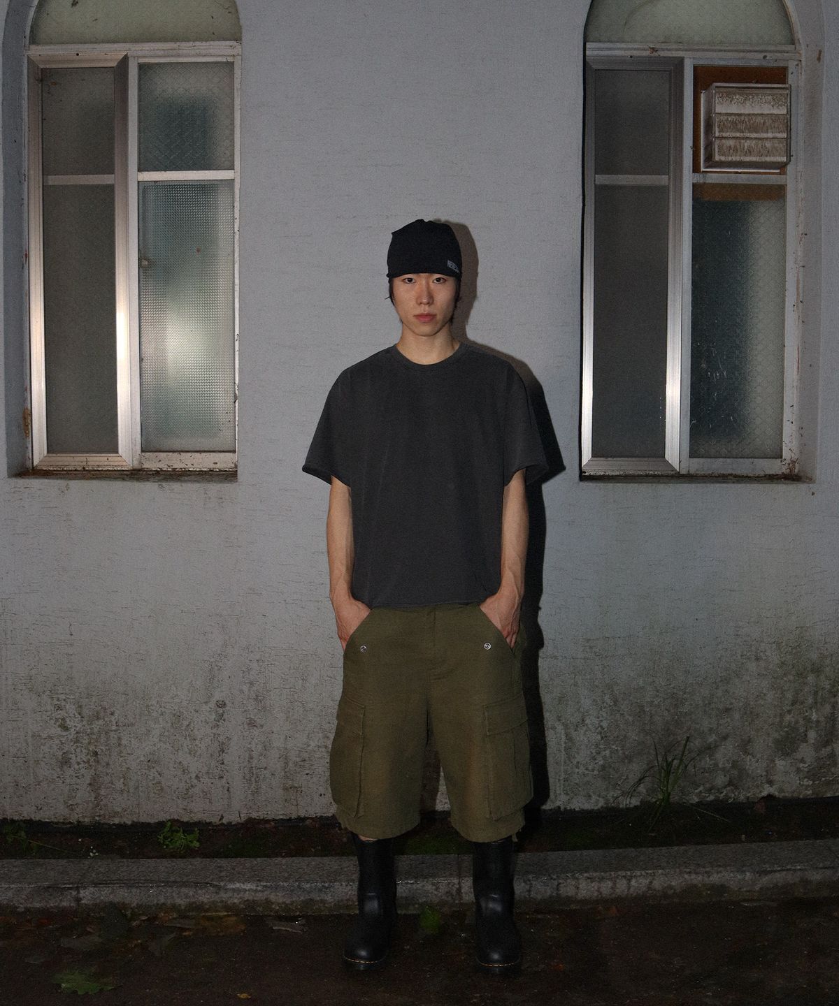 헤레시(HERESSY) 피그먼트 컷오프 반팔티 차콜