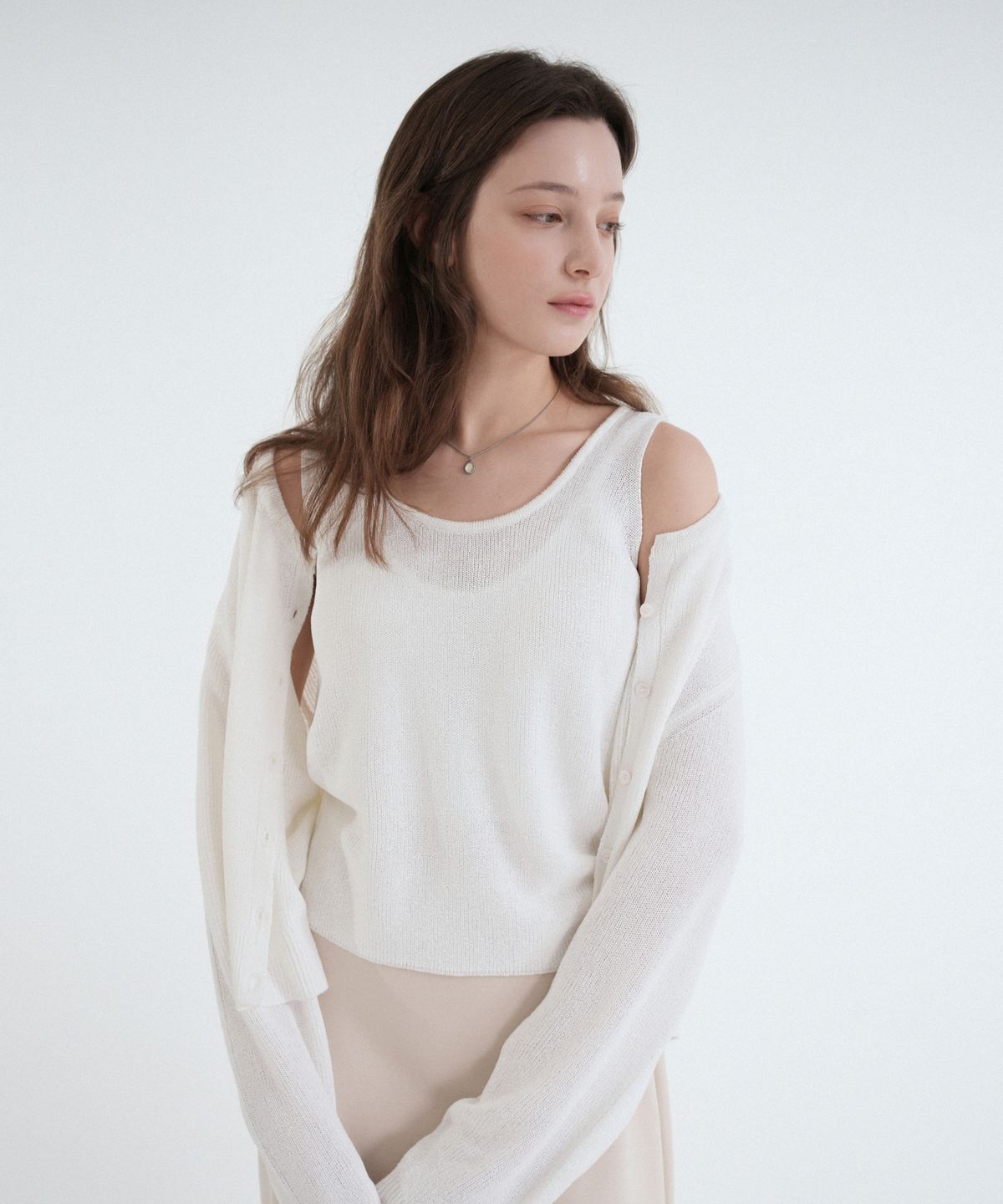 블레티(VLETI) Linen Sleeveless Cardigan Knit Set-up (white)