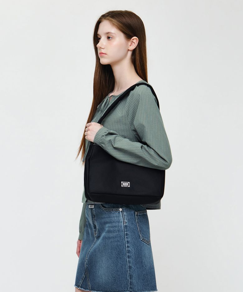 CLASSIC LOGO ONE SHOULDER BAG black