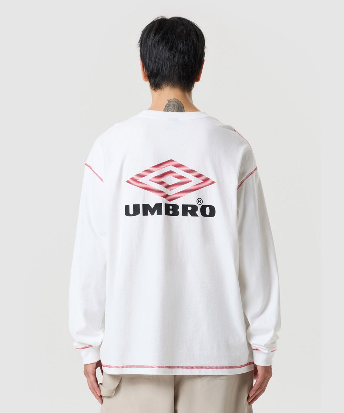 엄브로(UMBRO) 크리스피 타슬란 긴팔티 화이트 UR321CRL91