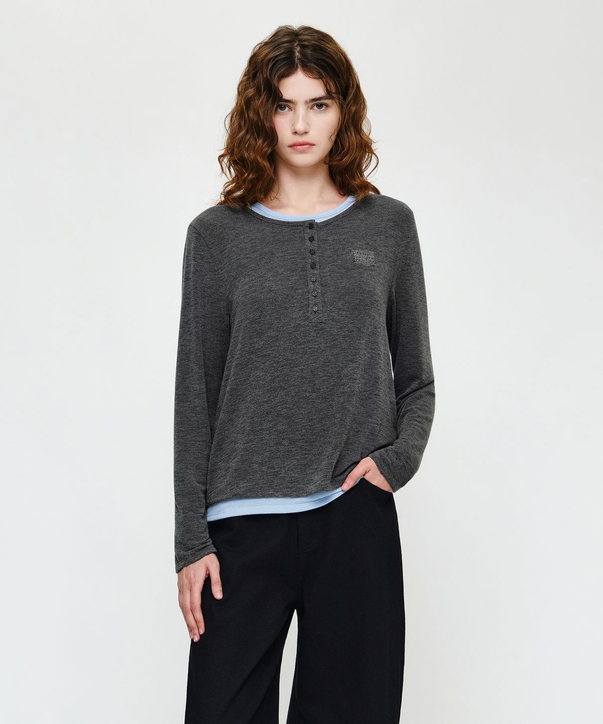 마리떼 프랑소와 저버(MARITHÉ + FRANҪOIS GIRBAUD) W HENLEY NECK LAYERED LONG SLEEVE TEE charcoal
