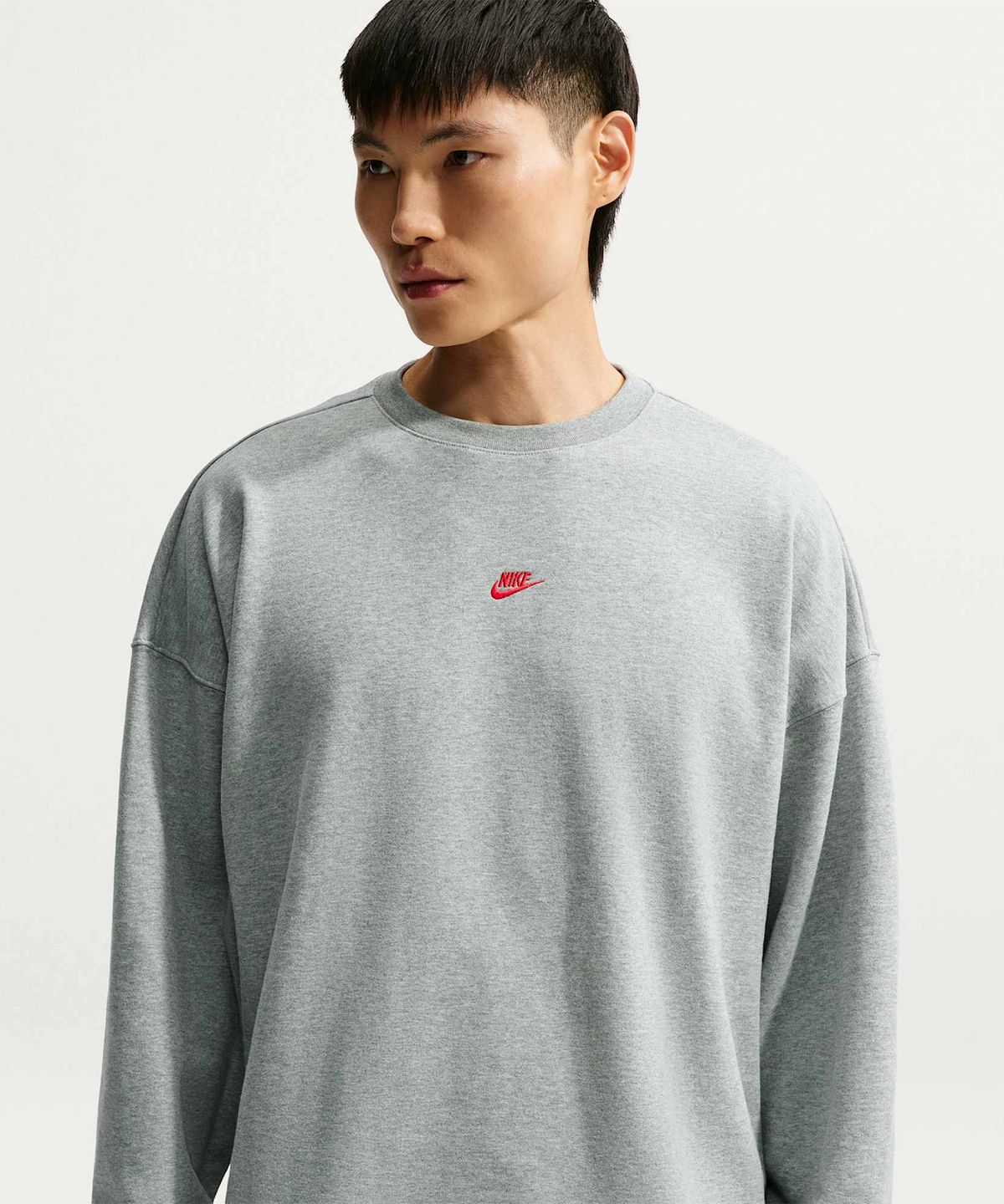나이키(NIKE) 스포츠웨어 클럽 오버사이즈 프렌치 테리 크루넥 스웻셔츠 M - 다크 그레이 헤더:유니버시티 레드 / IF0748-064