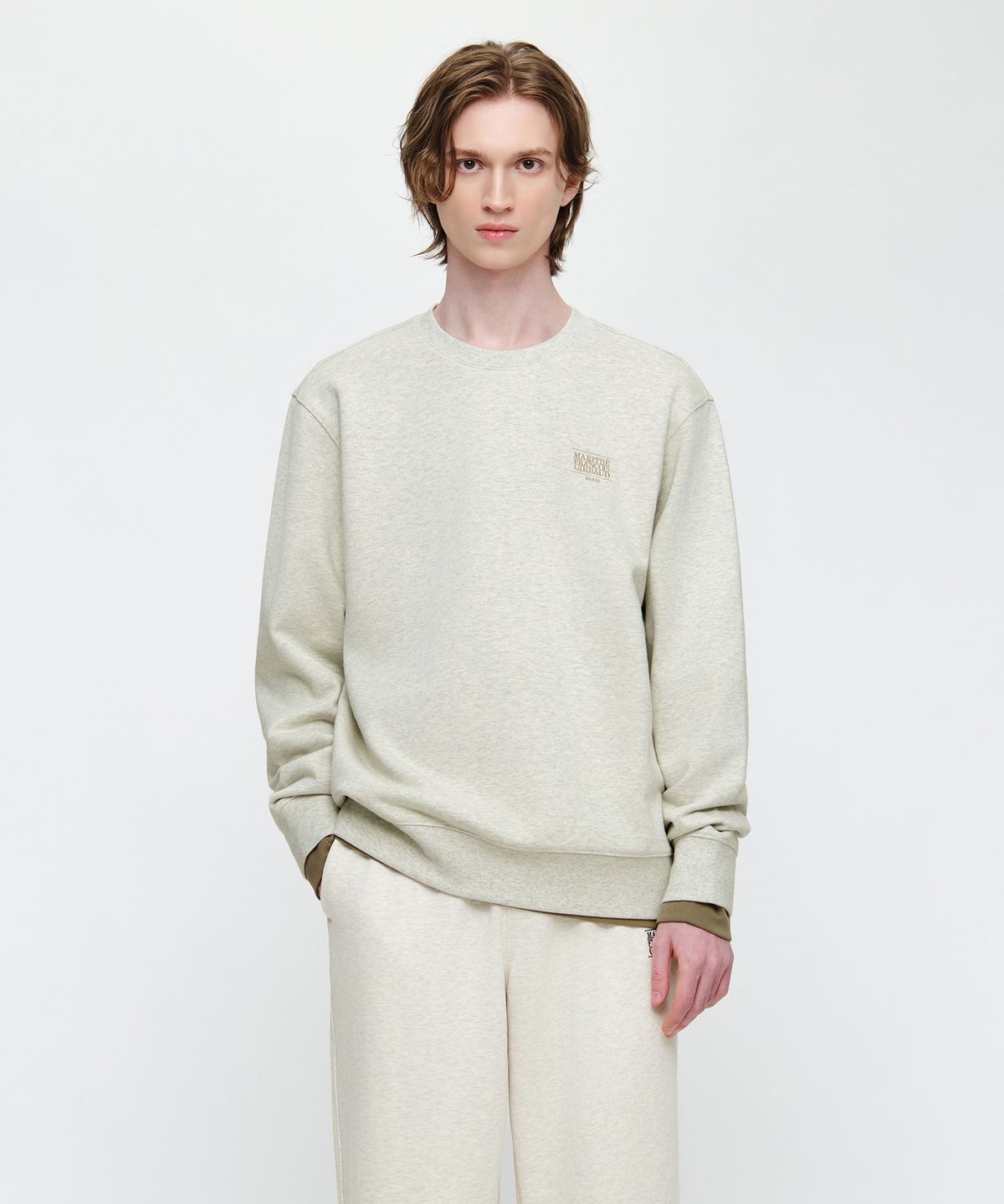 마리떼 프랑소와 저버(MARITHÉ + FRANҪOIS GIRBAUD) SMALL CLASSIC LOGO EMBROIDERY SWEATSHIRT oatmeal