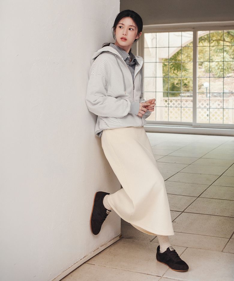 [고윤정 착용] W CLASSIC LOGO LONG SWEAT SKIRT cream