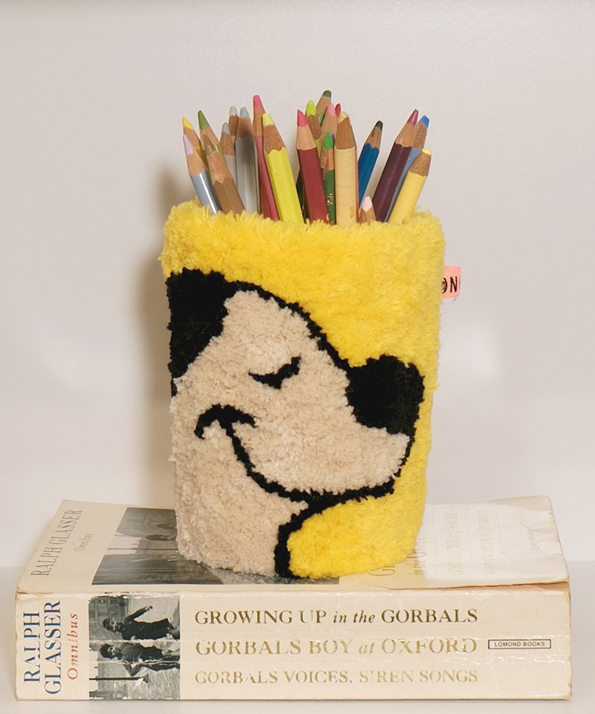 어몽뎀(AMONGTHEM) [Box packaging]HAPPY PEN STAND -YELLOW
