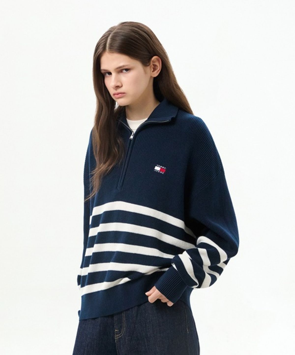 타미진스(TOMMY JEANS) 스트라이프 쿼터 집업 스웨터 (T32G6KTO33TWT10A9)