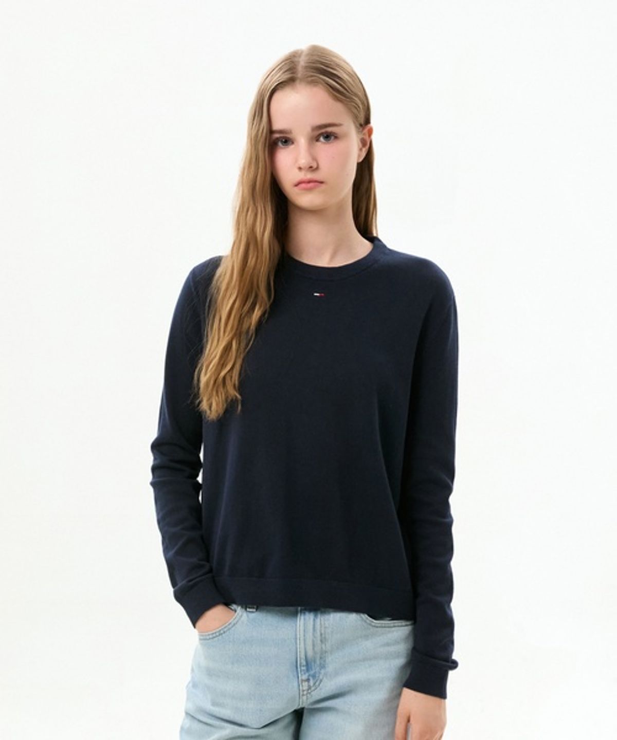 타미진스(TOMMY JEANS) 에센셜 코튼 크루넥 스웨터 (T32G6KTO13TWT10GZ)