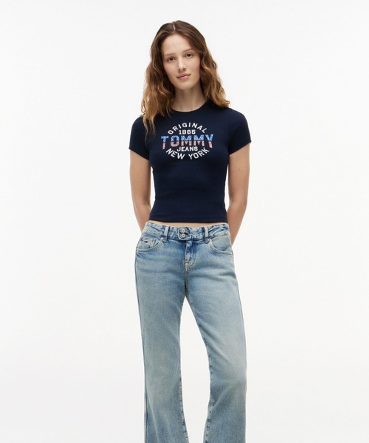 타미진스(TOMMY JEANS) 시아 로우라이즈 부츠컷 워시드 데님 팬츠 (T32G6NEF57TWT11AB)