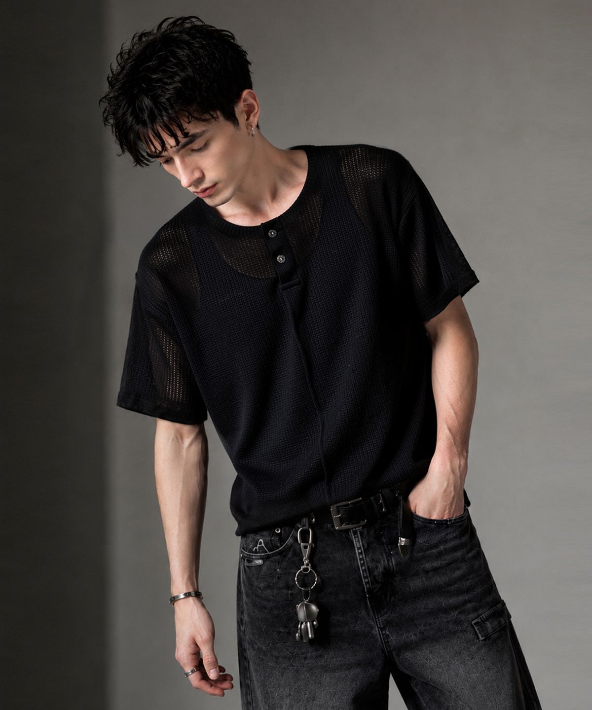 어젠더(AZENDER) 린넨 오버핏 티셔츠 블랙