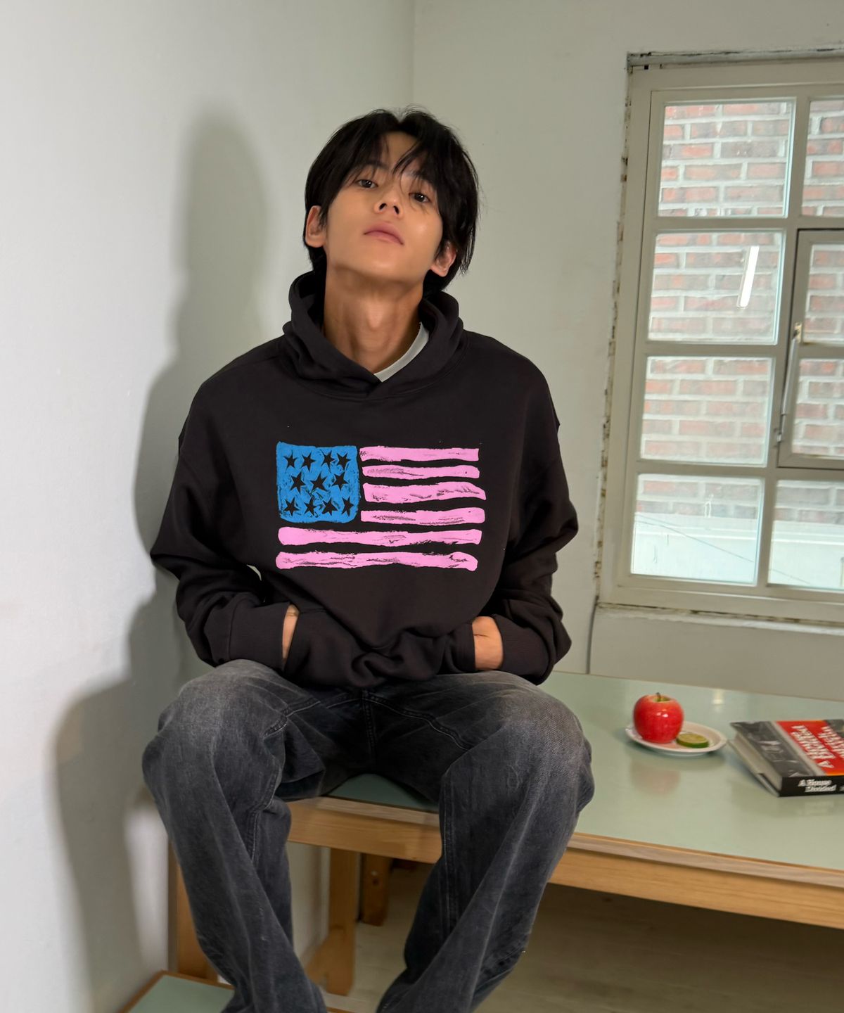 아모우(AMOU) USA Painted Hoodie BLACK