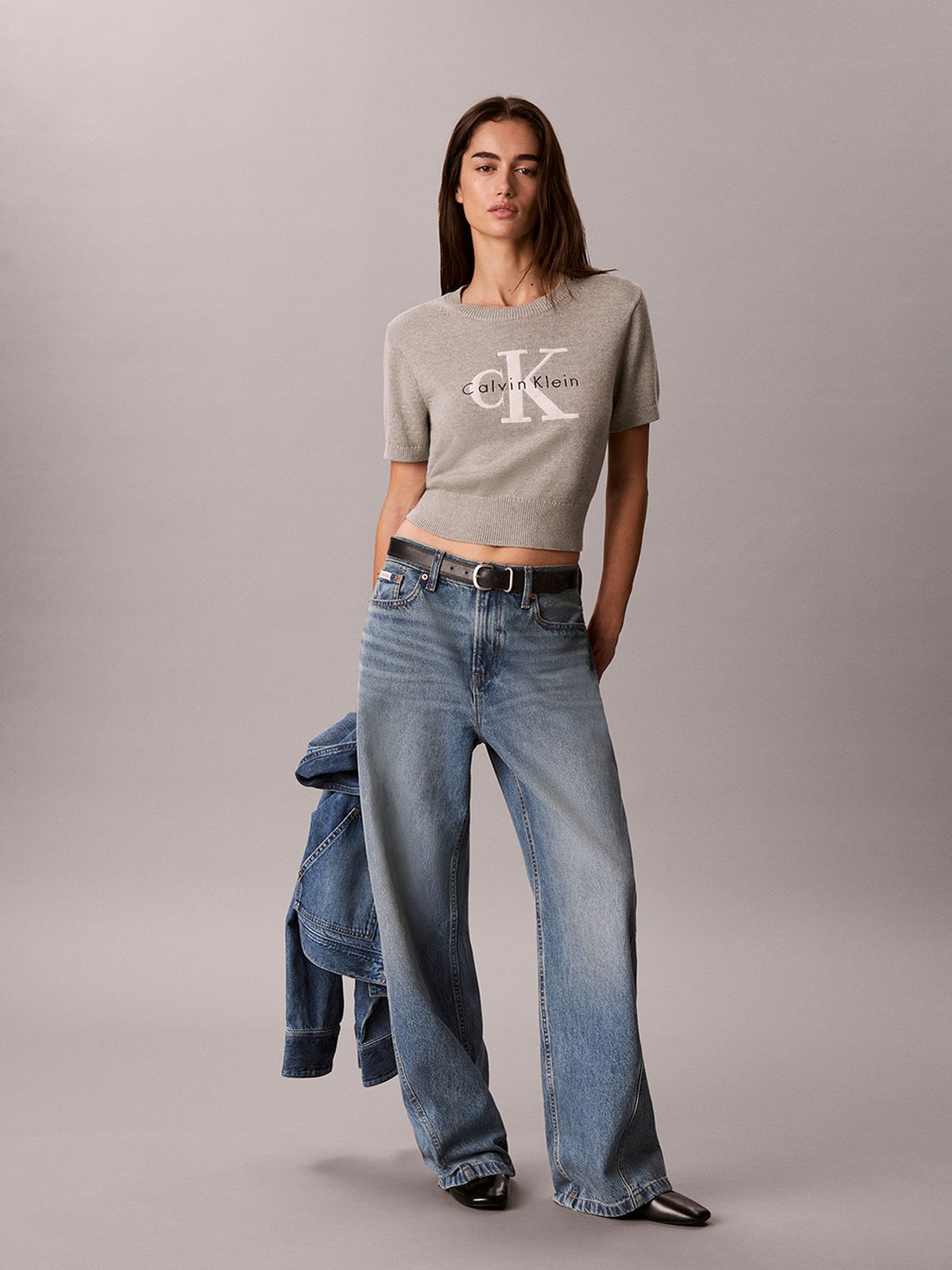 캘빈클라인 진(CALVIN KLEIN JEANS) 여성 로고 반팔 스웨터 47H300G P7A