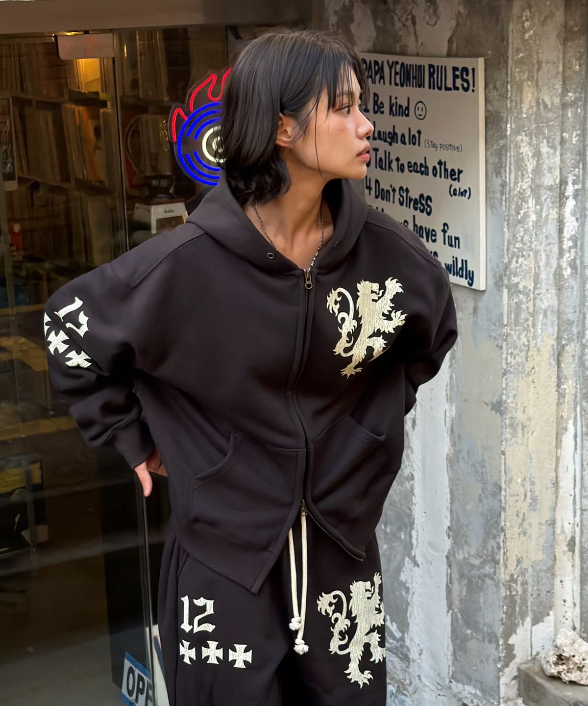 아모우(AMOU) Lion Hoodie Zip-up BLACK