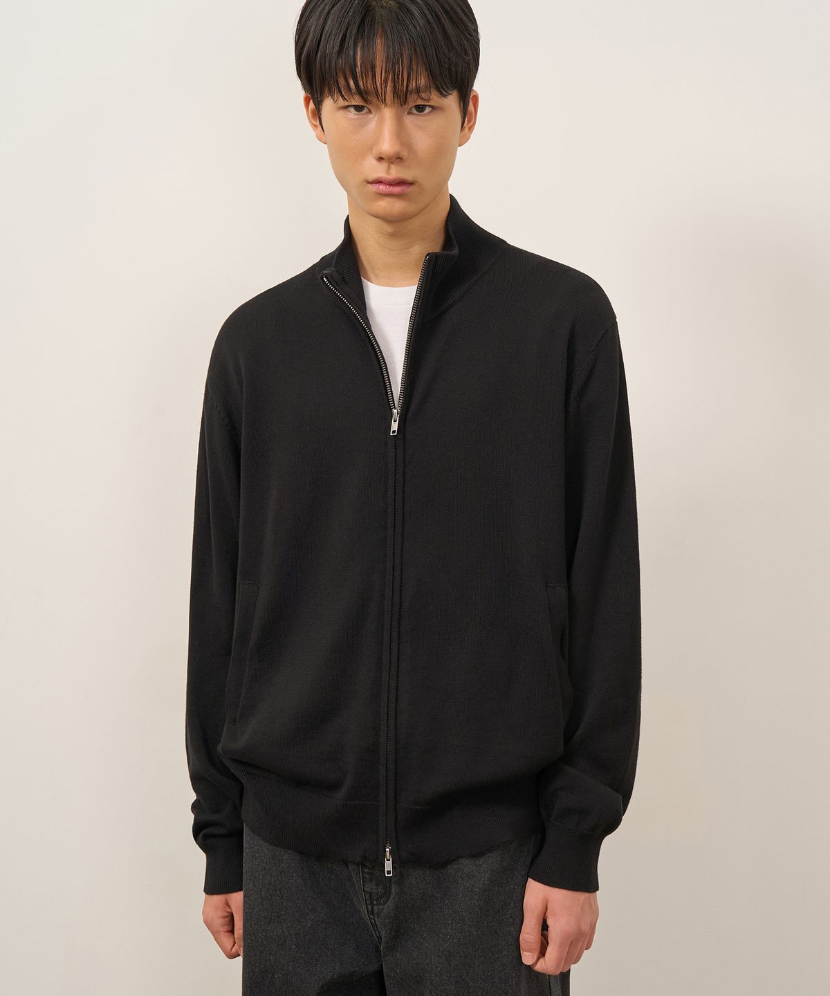 토피(TOFFEE) 하이넥 니트 집업 (BLACK)