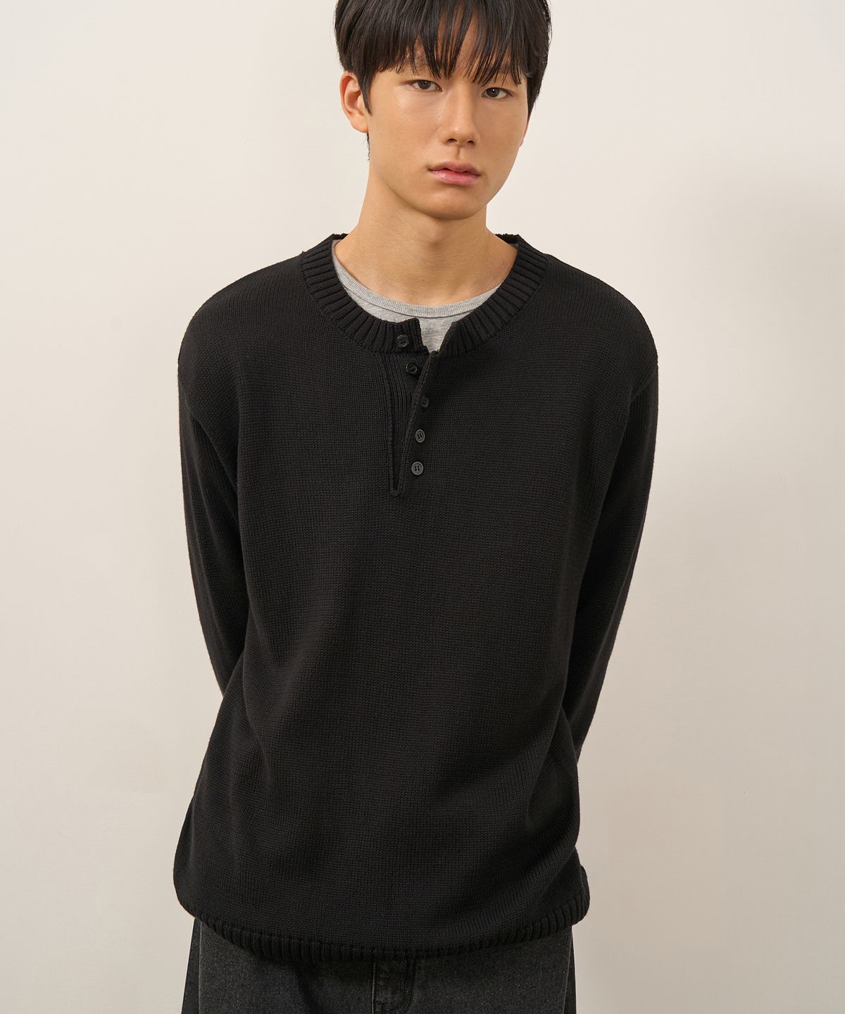 토피(TOFFEE) 에센셜 헨리넥 니트 (BLACK)