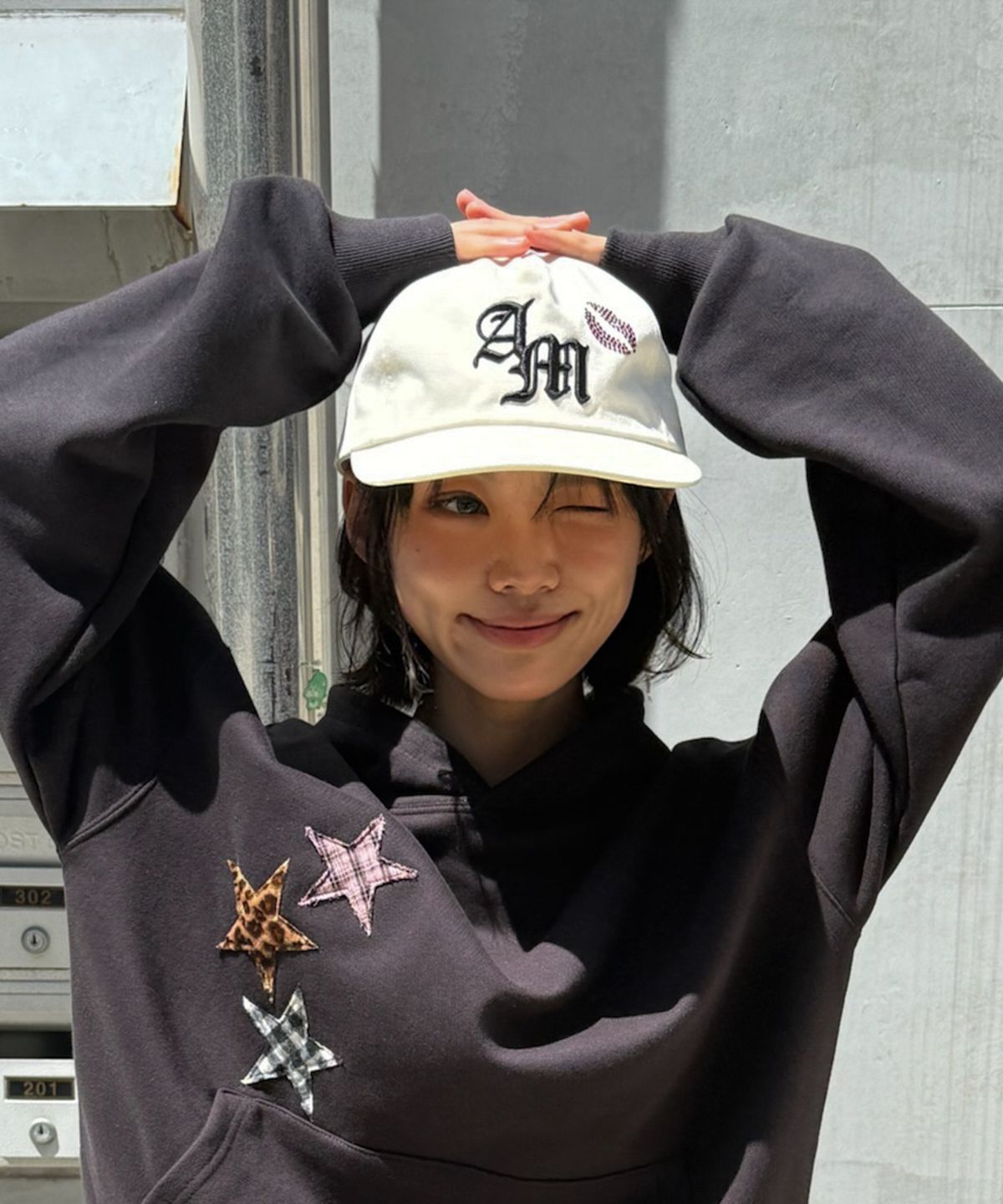 아모우(AMOU) AM Kiss Mark 5Pannel CAP IVORY
