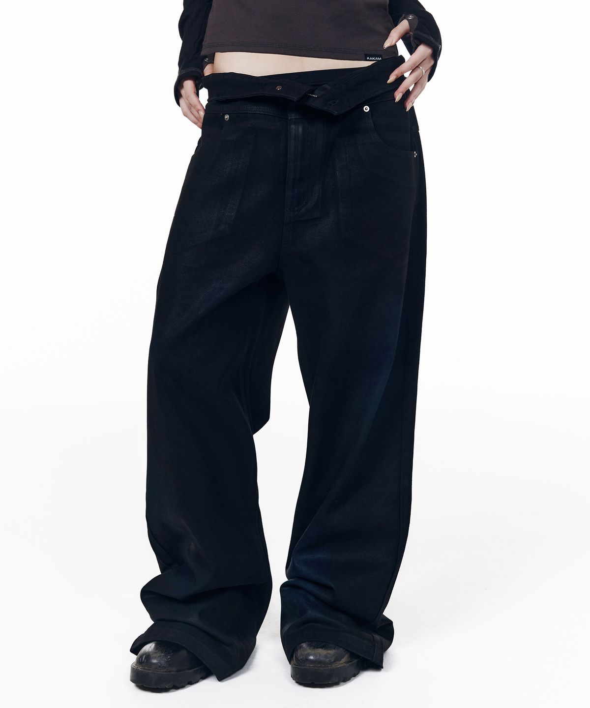 아캄(AAKAM) Glazed Wax Denim Pants (Black)