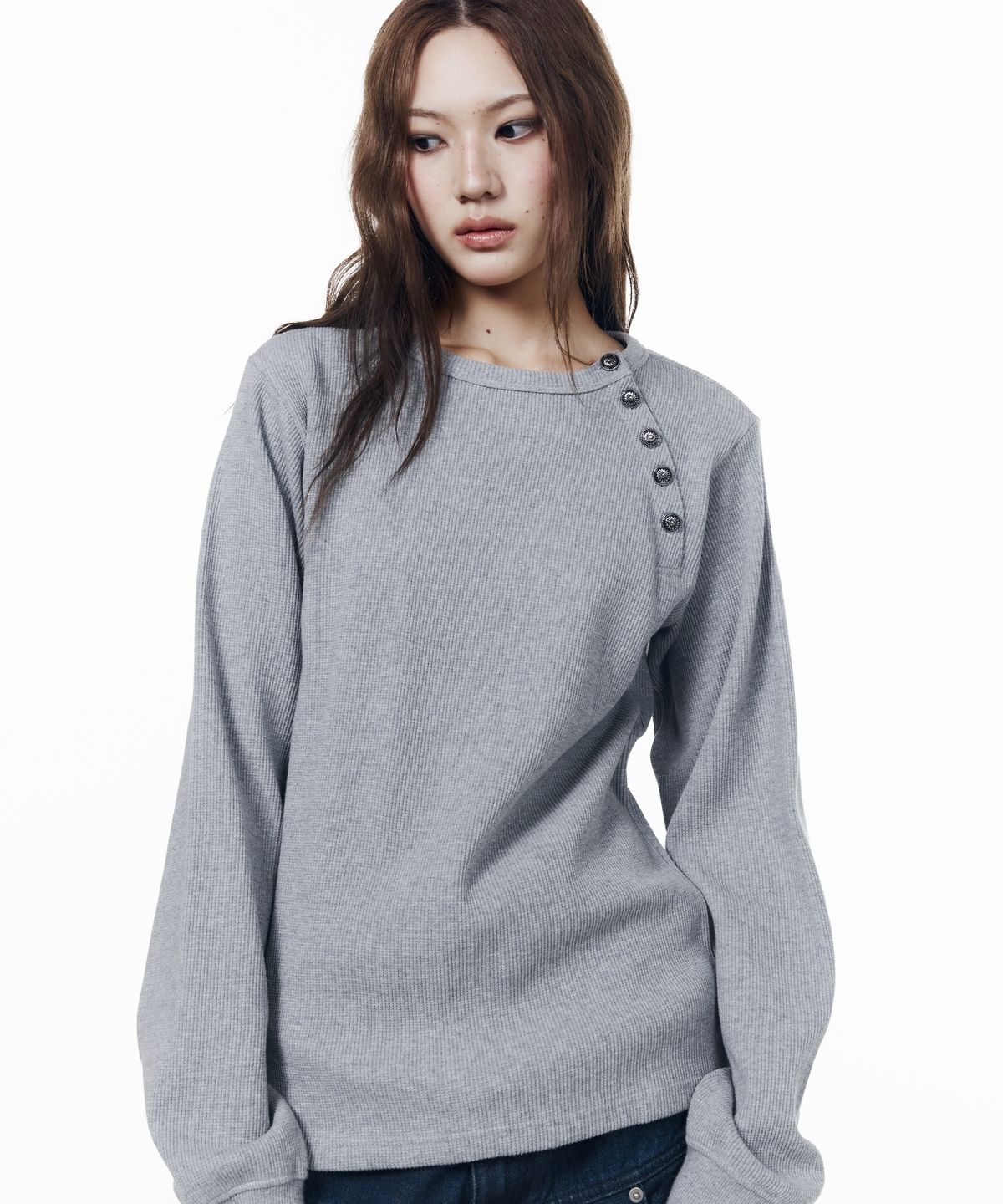 아캄(AAKAM) Slant Henry Neck Long Sleeve (Gray)