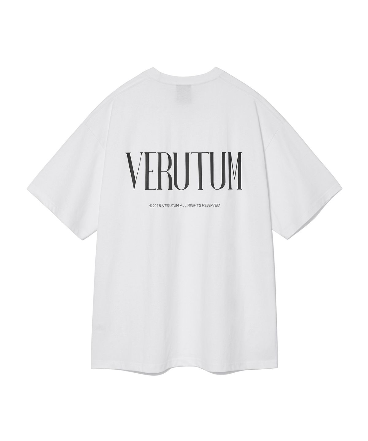 베루툼(VERUTUM) 세리프 백 로고 티셔츠 화이트