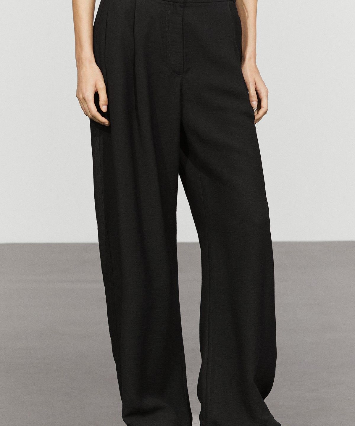 마시모두띠(MASSIMO DUTTI) 플리츠 배럴핏 팬츠