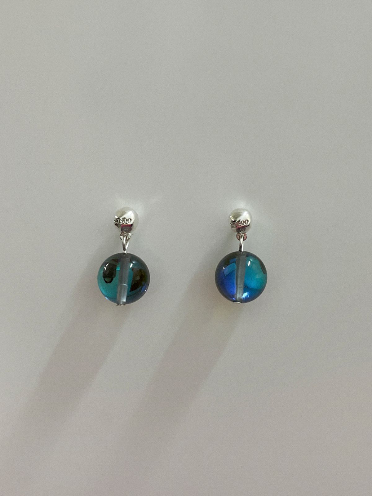 소수(SOSOO) Aurora SOSOO Ball Drop Earrings