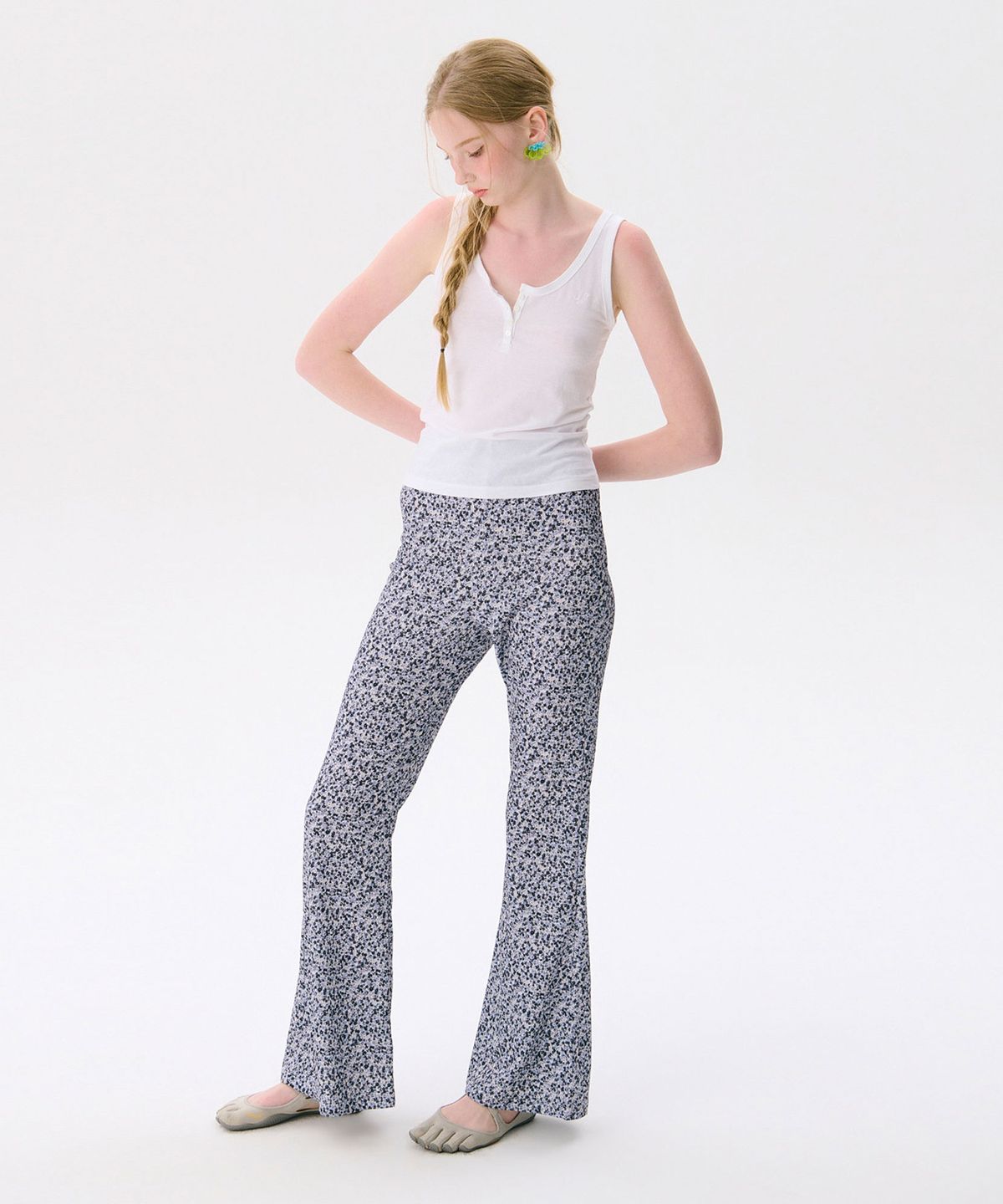 준준스페이스(JUNEJUNE SPACE) Floral Bootcut Pants_Black(꽃무늬 부츠컷 팬츠_블랙)
