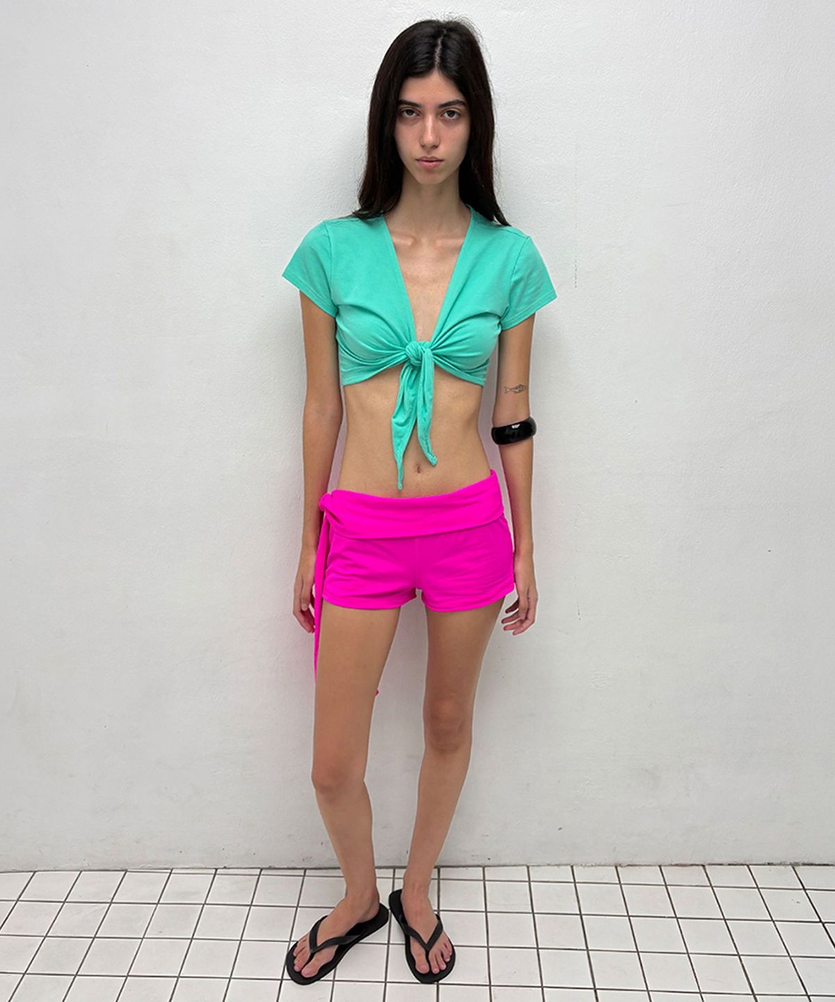 저스트하우스(JUSTHAUS) SIDE TIE SHORTS, HOT PINK