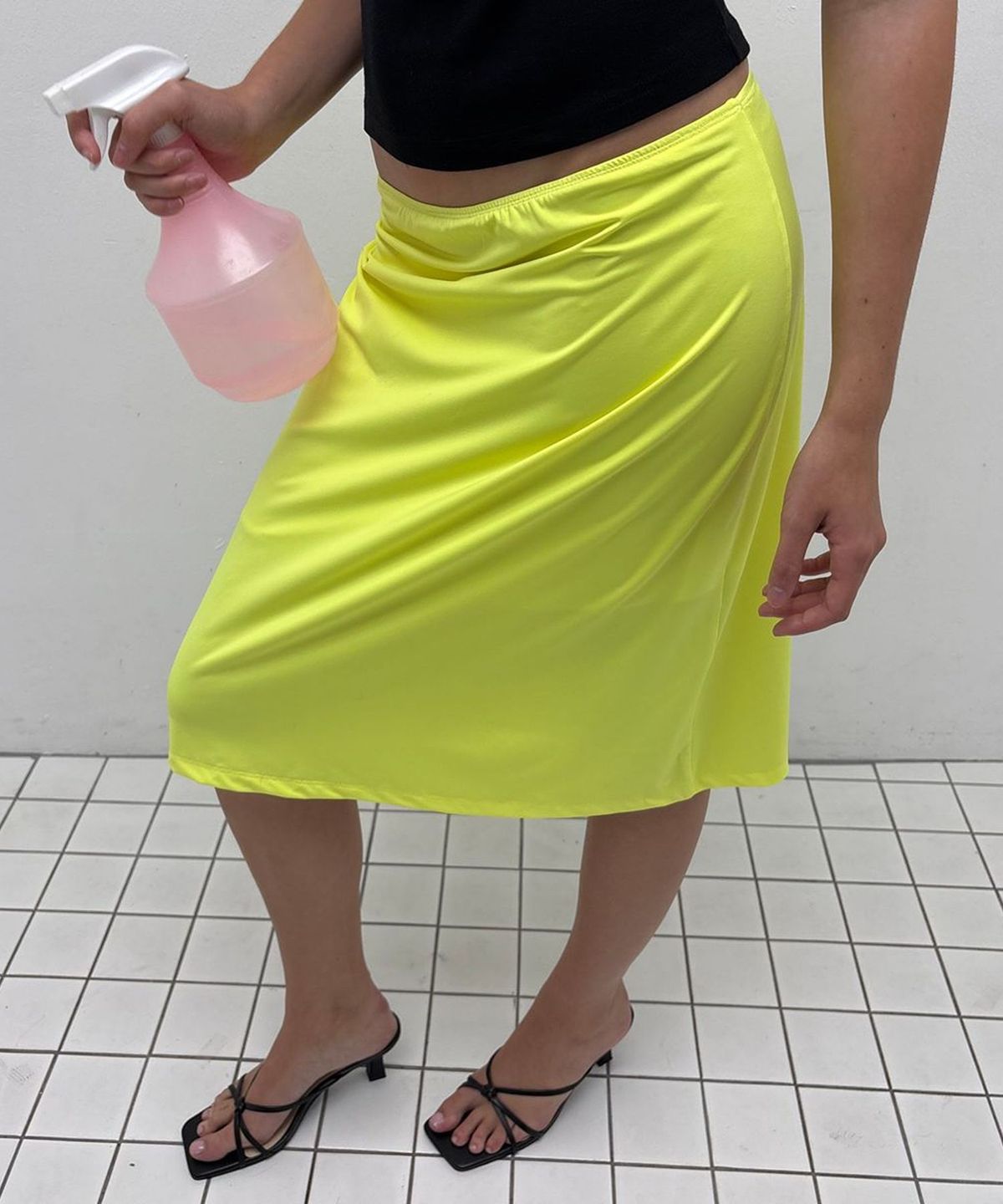 저스트하우스(JUSTHAUS) NEON MIDI SKIRT, YELLOW