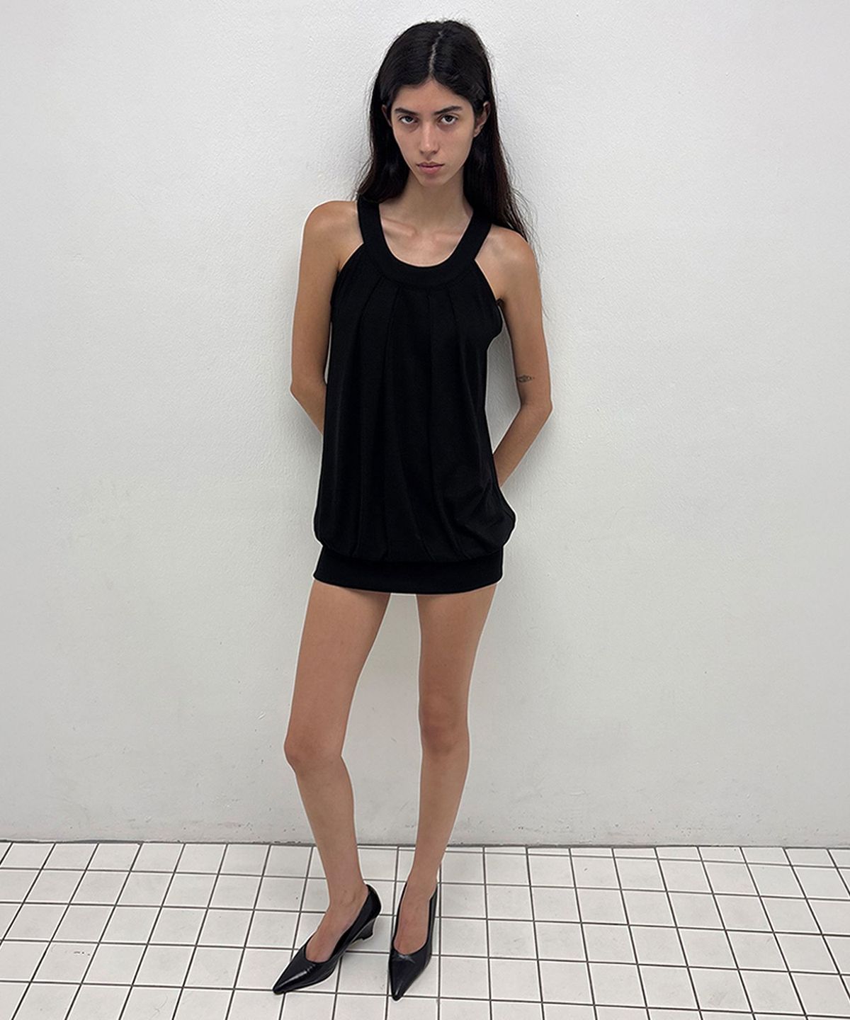 저스트하우스(JUSTHAUS) DRAPE HALTER MINI DRESS, BLACK