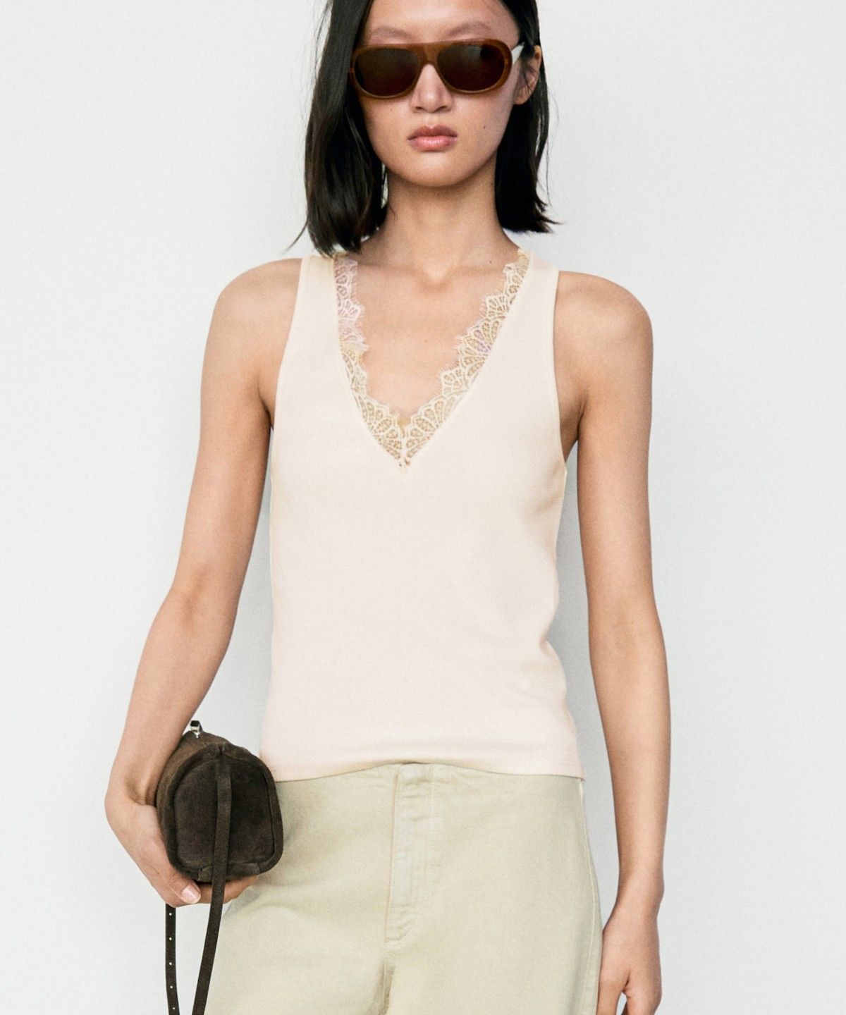 마시모두띠(MASSIMO DUTTI) 레이스 디테일 브이넥 탑