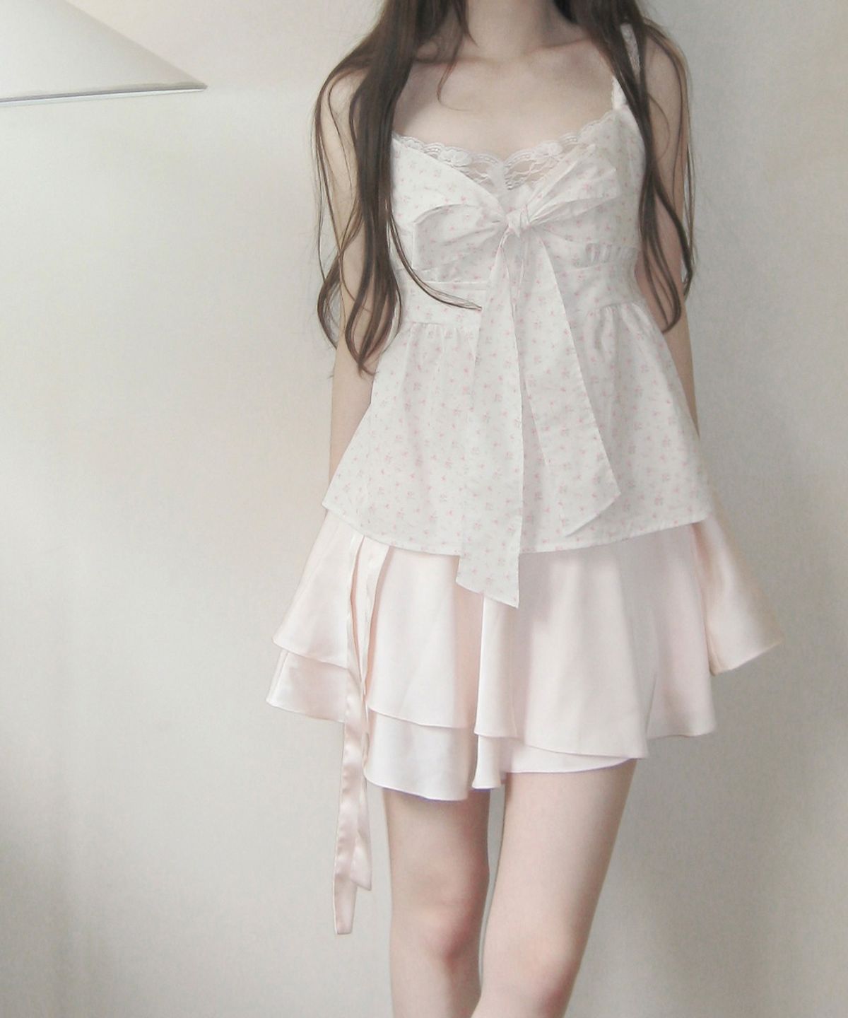 위스페어리(WHISFAIRY) Petal Satin Flare Skirt - PINK