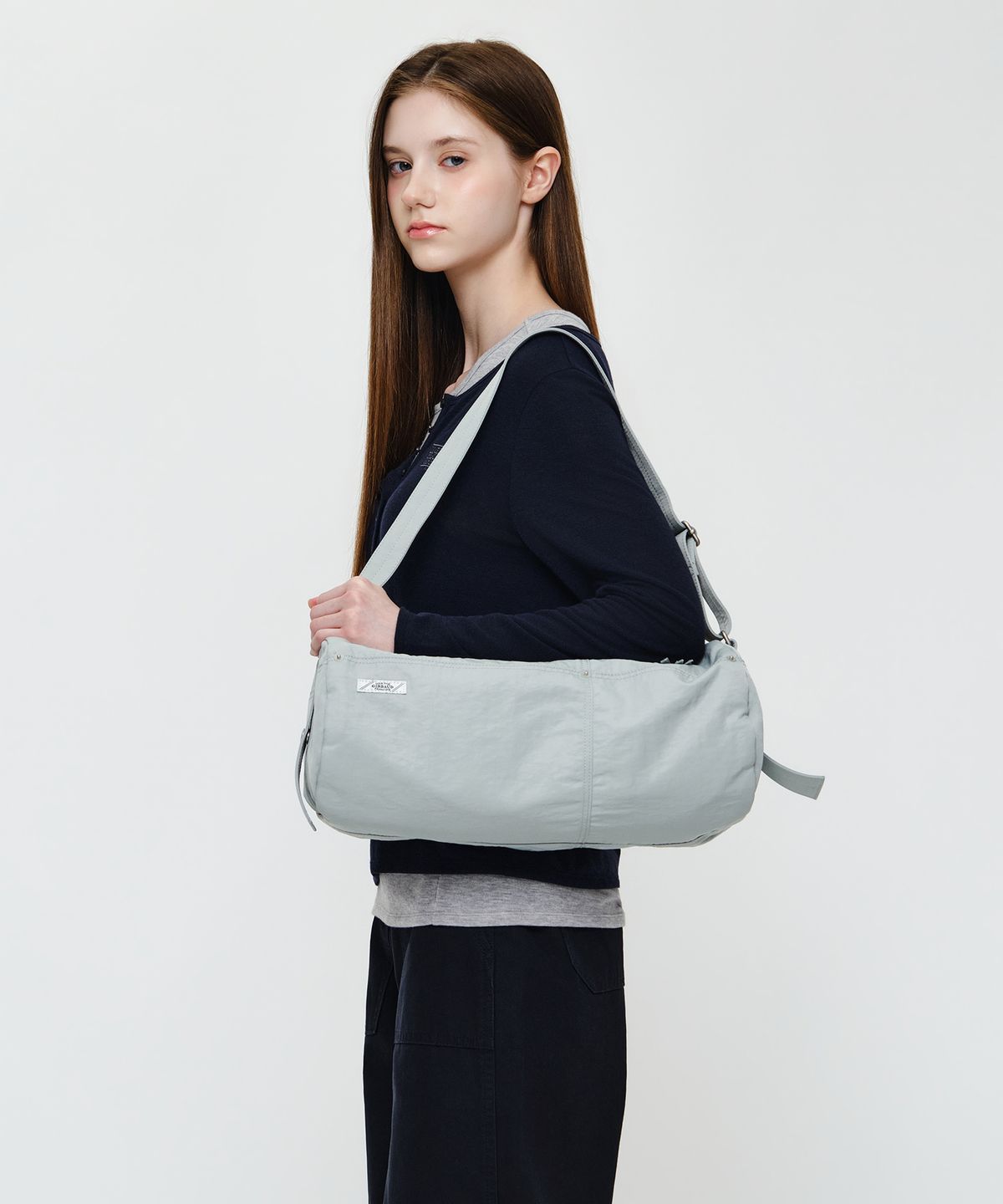 마리떼 프랑소와 저버(MARITHÉ + FRANҪOIS GIRBAUD) BIG CROSSBODY DUFFLE BAG light gray