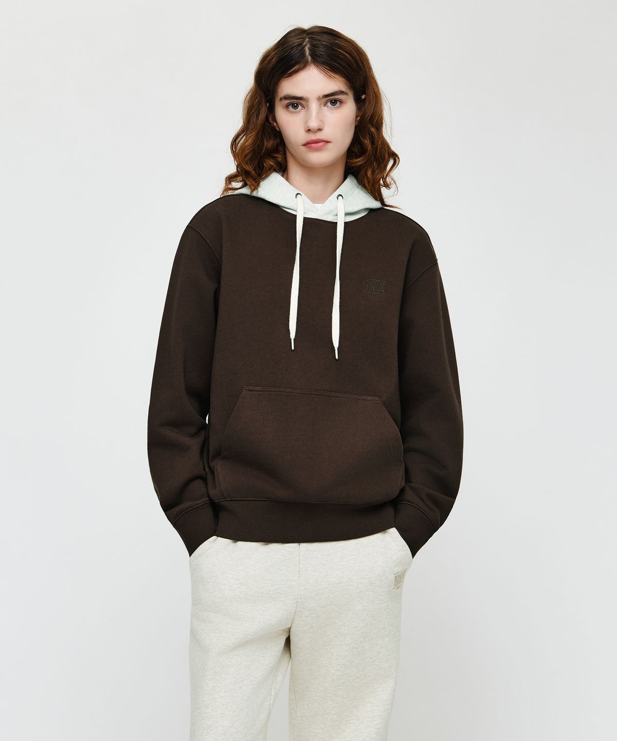 마리떼 프랑소와 저버(MARITHÉ + FRANҪOIS GIRBAUD) SMALL CLASSIC LOGO EMBROIDERY HOODIE brown