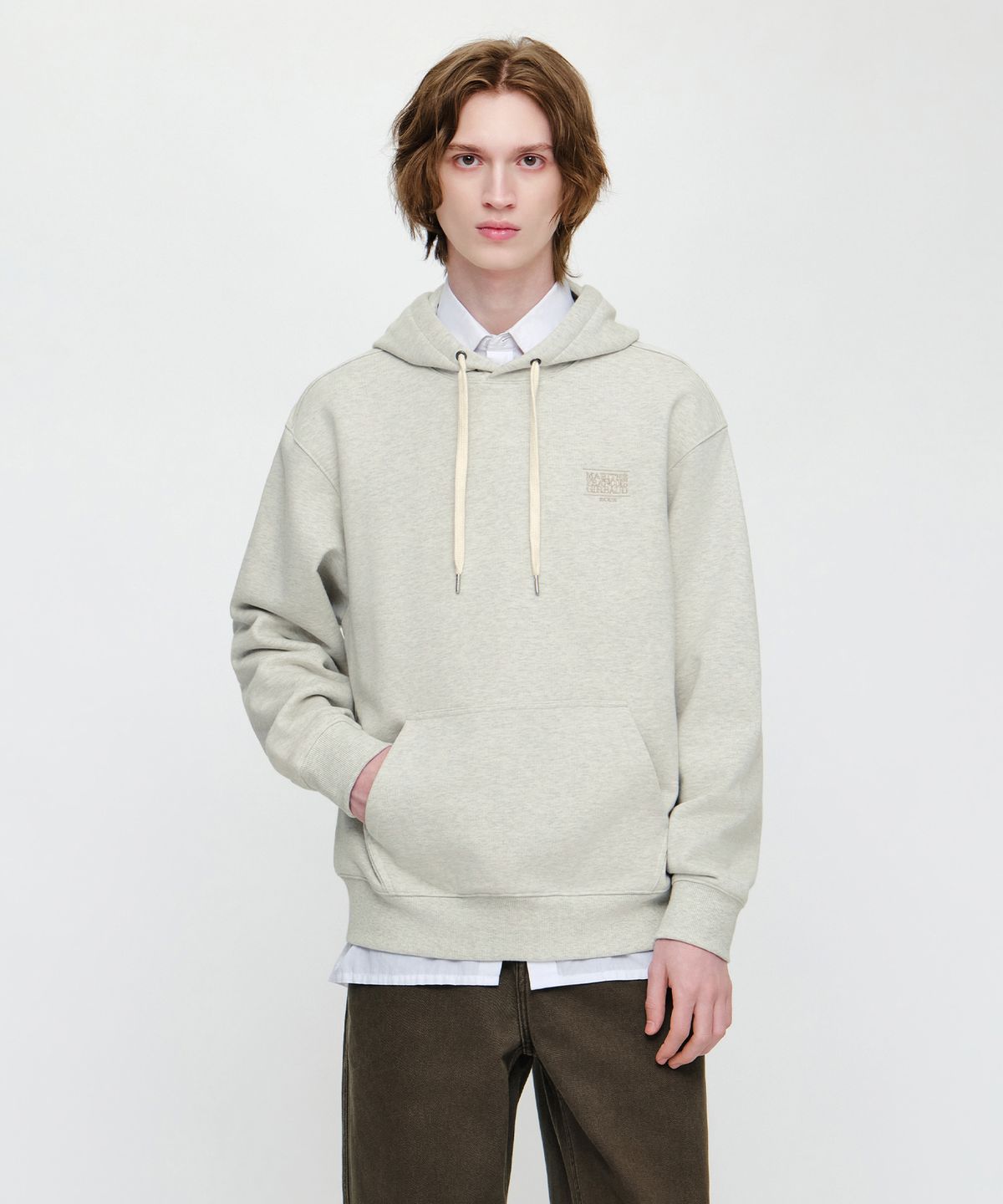 마리떼 프랑소와 저버(MARITHÉ + FRANҪOIS GIRBAUD) SMALL CLASSIC LOGO EMBROIDERY HOODIE oatmeal