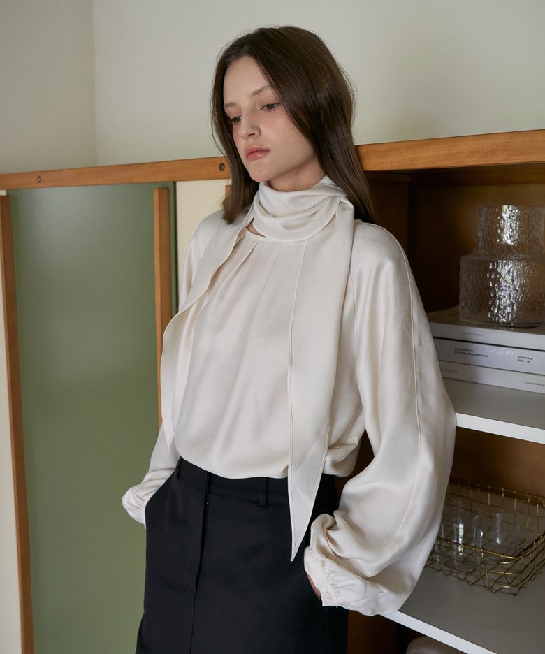Wool Waist Drape Blouse [Cream]